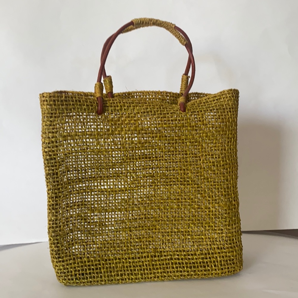 👜 NWOT straw bag